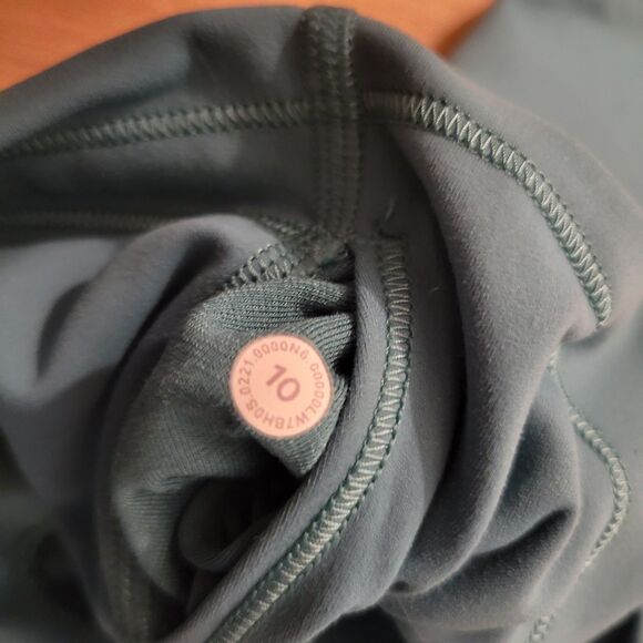 Lululemon Shorts Women 10 Green Wunder Train 8" Athleisure Sportswear lw7bh0 - Picture 8 of 13